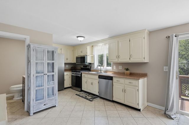 36 Scott Lane, Sandown, NH 03873