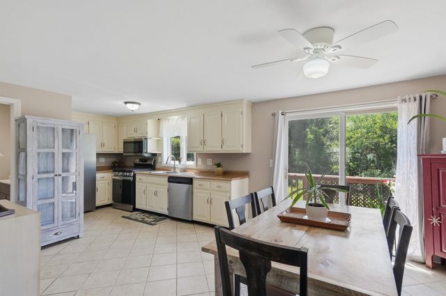 36 Scott Lane, Sandown, NH 03873