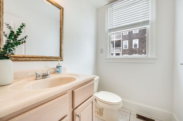 1520 Columbia Rd 2, Boston, MA 02127