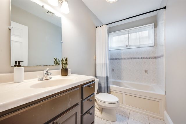 1520 Columbia Rd 2, Boston, MA 02127
