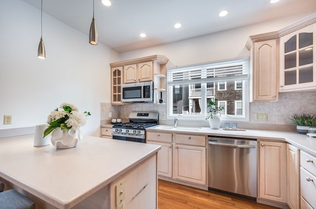 1520 Columbia Rd 2, Boston, MA 02127