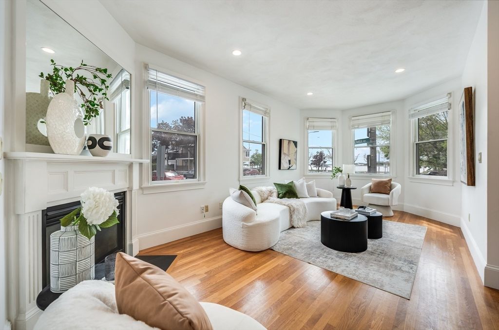 1520 Columbia Rd 2, Boston, MA 02127