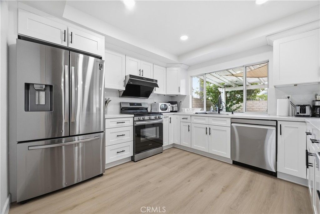 Image 14 of property listing at 576 E Tam O Shanter Street, Ontario, CA 91761