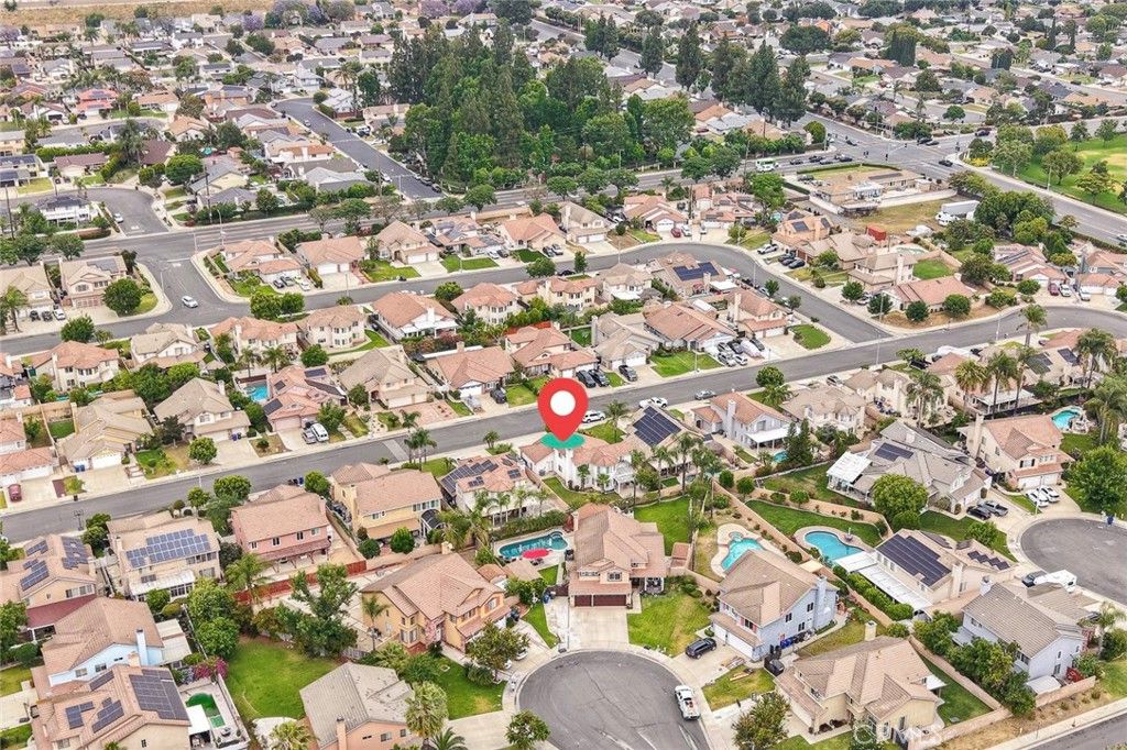 Image 3 of property listing at 576 E Tam O Shanter Street, Ontario, CA 91761