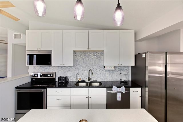 185 Hibiscus DR, Fort Myers Beach, FL 33931