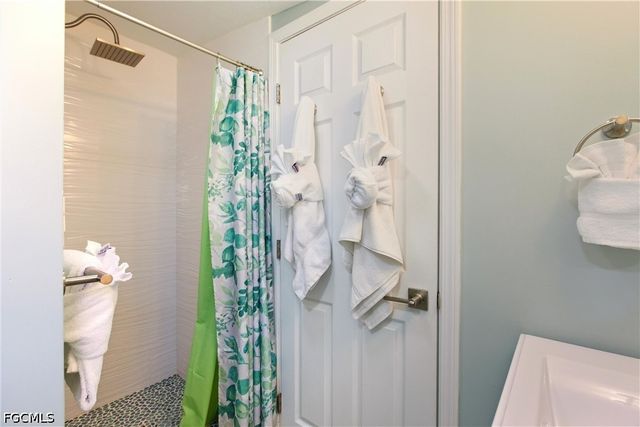 185 Hibiscus DR, Fort Myers Beach, FL 33931