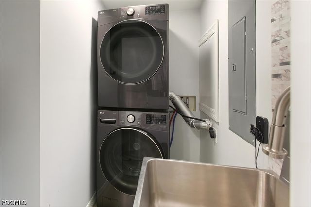 185 Hibiscus DR, Fort Myers Beach, FL 33931