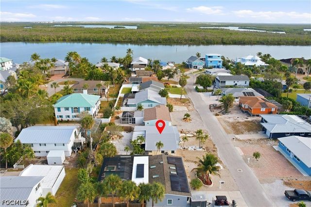 185 Hibiscus DR, Fort Myers Beach, FL 33931