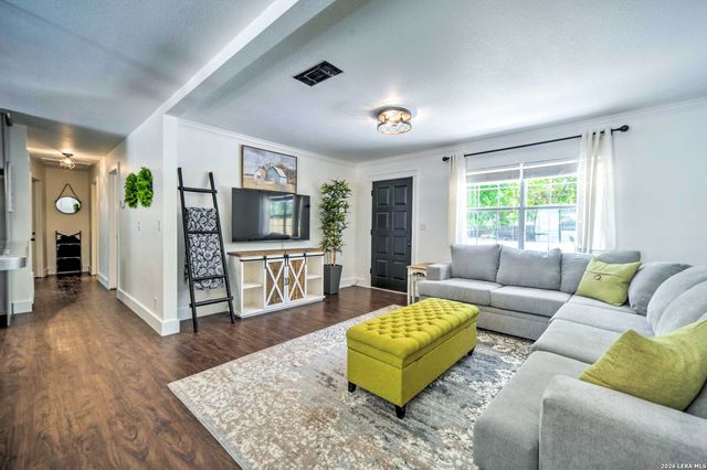 1104 Cherry St, New Braunfels, TX 78132