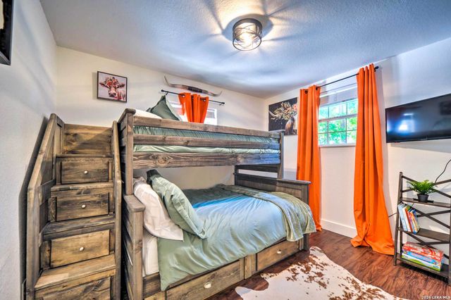 1104 Cherry St, New Braunfels, TX 78132