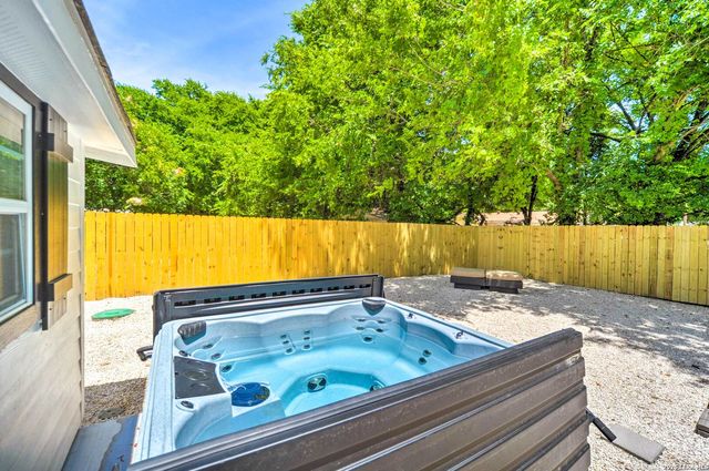 1104 Cherry St, New Braunfels, TX 78132