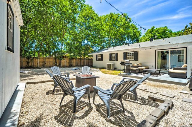 1104 Cherry St, New Braunfels, TX 78132