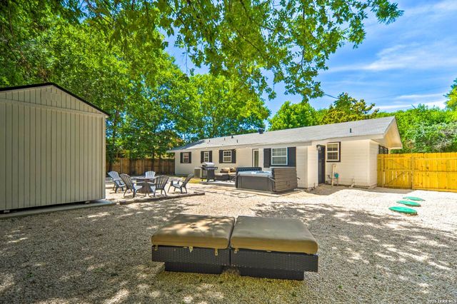 1104 Cherry St, New Braunfels, TX 78132