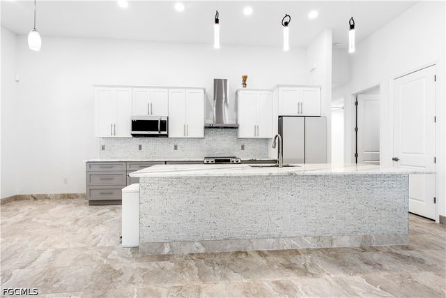 509 NE 5th TER, Cape Coral, FL 33909