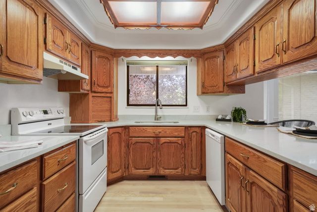 889 S FOX HILL DR, Spanish Fork, UT 84660