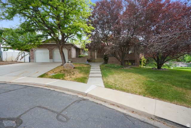 889 S FOX HILL DR, Spanish Fork, UT 84660
