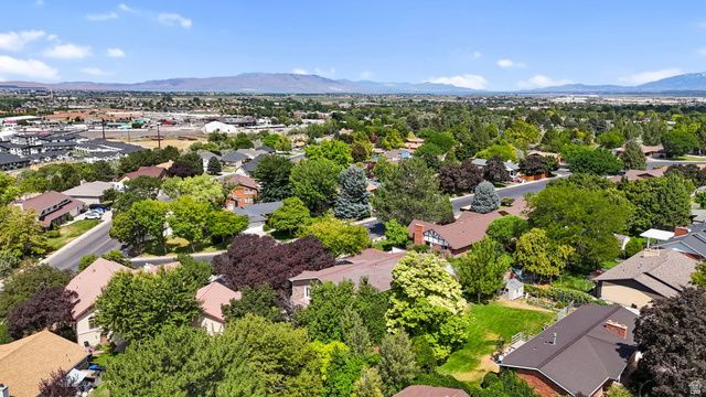 889 S FOX HILL DR, Spanish Fork, UT 84660