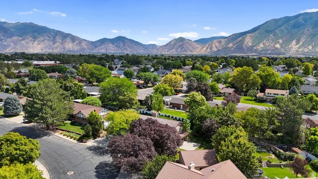 889 S FOX HILL DR, Spanish Fork, UT 84660