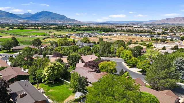 889 S FOX HILL DR, Spanish Fork, UT 84660