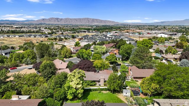 889 S FOX HILL DR, Spanish Fork, UT 84660
