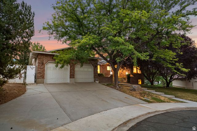 889 S FOX HILL DR, Spanish Fork, UT 84660