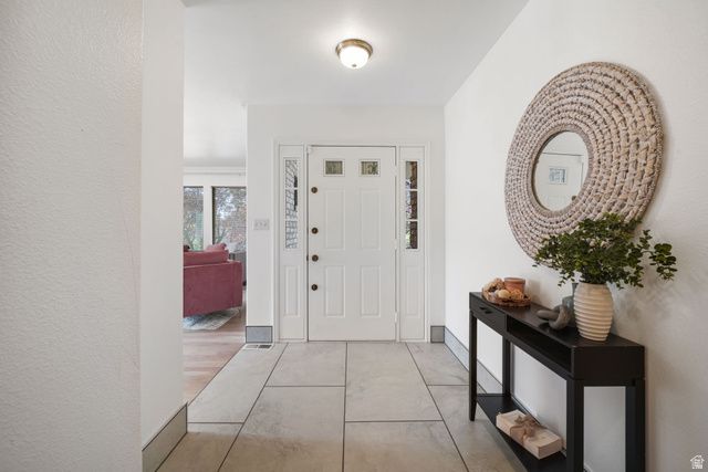 889 S FOX HILL DR, Spanish Fork, UT 84660