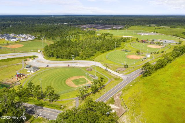 93 J E Batson Road, Hampstead, NC 28443