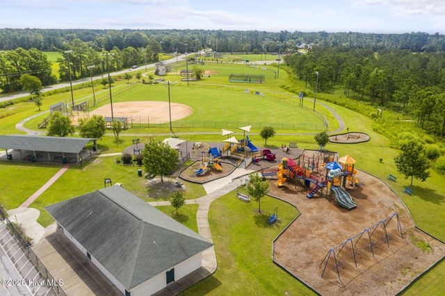 93 J E Batson Road, Hampstead, NC 28443