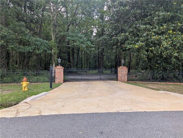 2637 Robin Hood Drive, Mobile, AL 36605