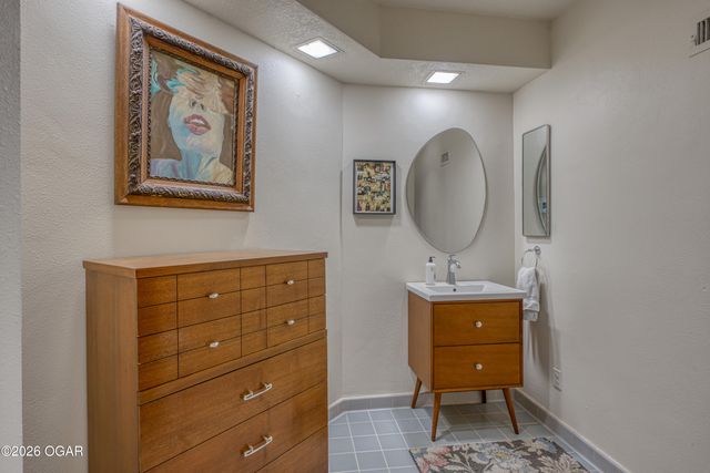 728 N Pearl Avenue, Joplin, MO 64801