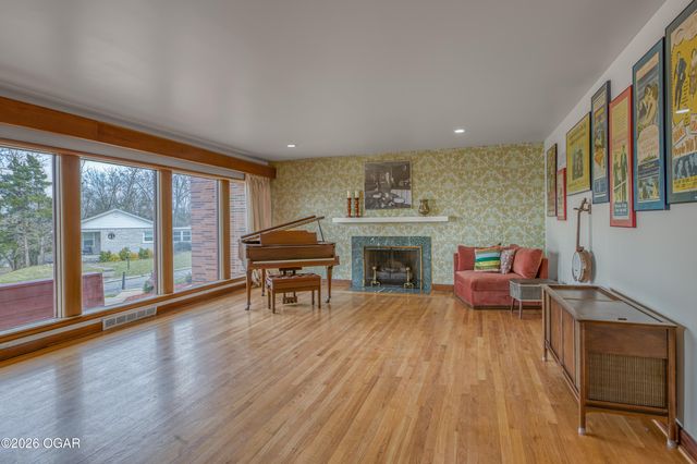 728 N Pearl Avenue, Joplin, MO 64801