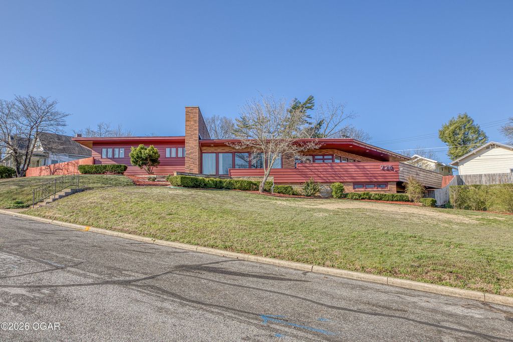 728 N Pearl Avenue, Joplin, MO 64801