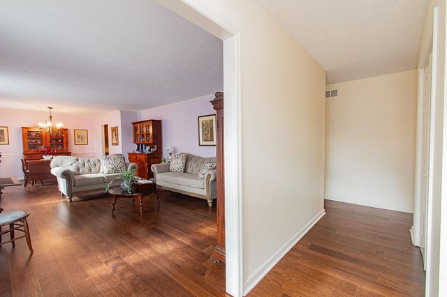 2100 Crystal Creek Drive, Frankfort, KY 40601