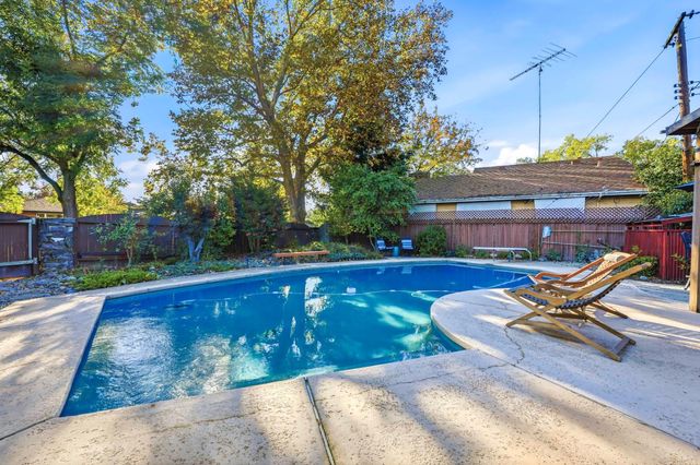 195 Baxter Ave, Sacramento, CA 95815