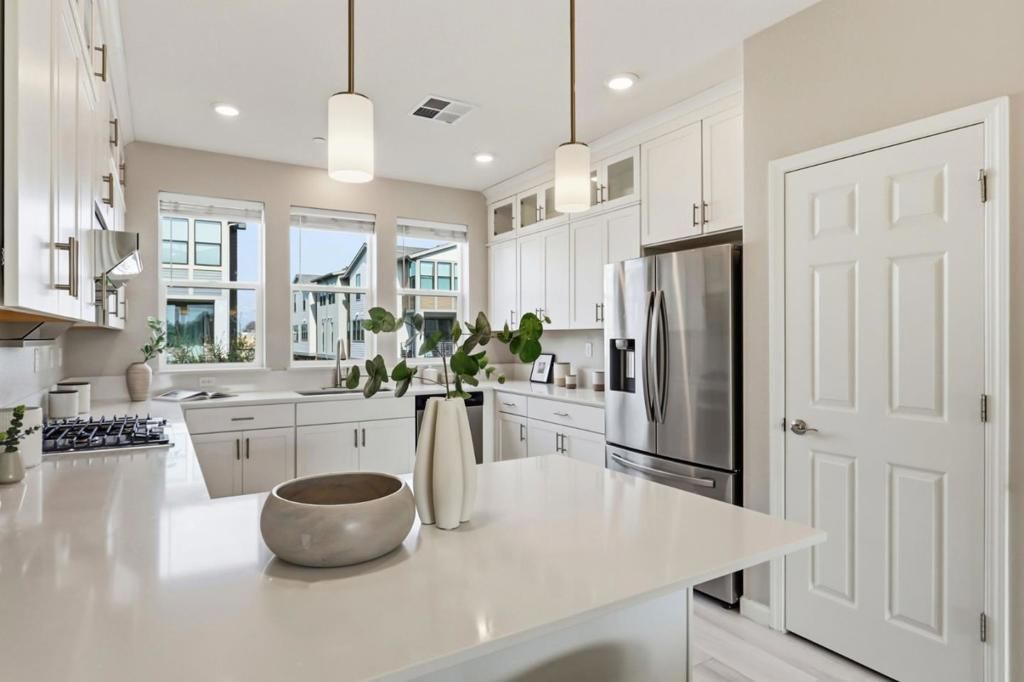 Image 11 of property listing at 2760 Ball Place 2, Santa Clara, CA 95051