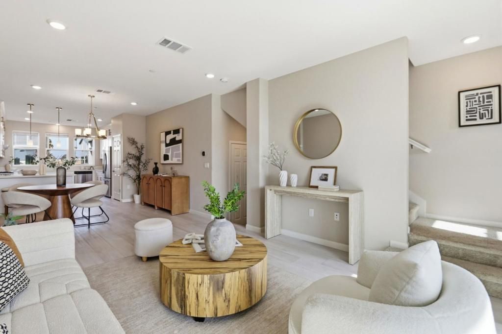 Image 8 of property listing at 2760 Ball Place 2, Santa Clara, CA 95051