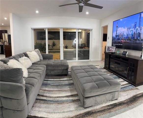 8424 Miramar Pkwy, Miramar, FL 33025