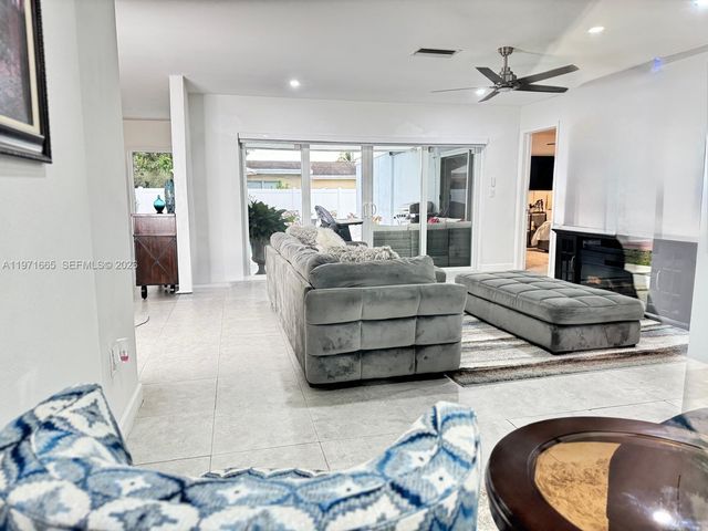 8424 Miramar Pkwy, Miramar, FL 33025