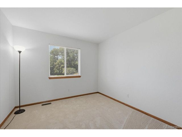 501 Saint Andrews Dr, Longmont, CO 80504
