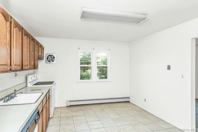 1085 Hempstead Avenue, South Hempstead, NY 11550