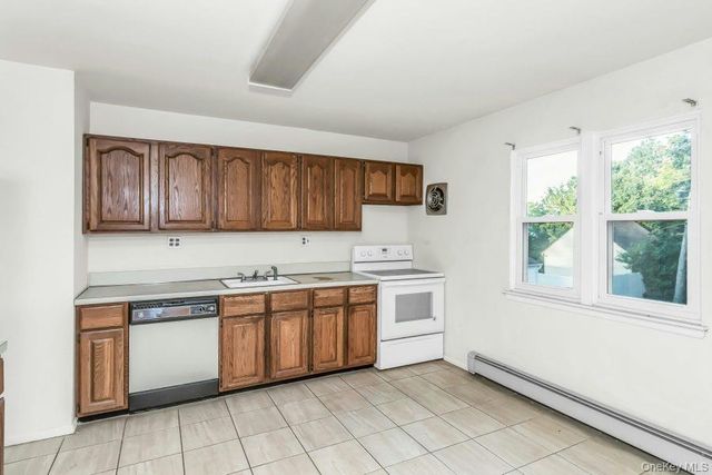 1085 Hempstead Avenue, South Hempstead, NY 11550