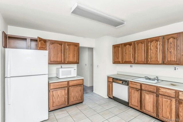 1085 Hempstead Avenue, South Hempstead, NY 11550