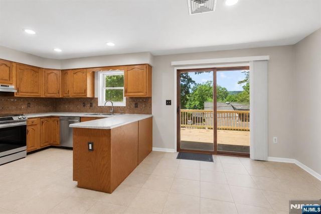 10 Tice Road, West Milford, NJ 07421