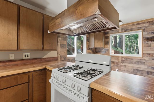 10729 Pine Drive, Wofford Heights, CA 93285