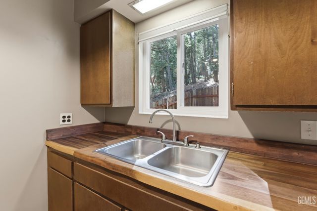 10729 Pine Drive, Wofford Heights, CA 93285