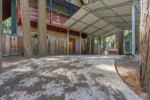 10729 Pine Drive, Wofford Heights, CA 93285