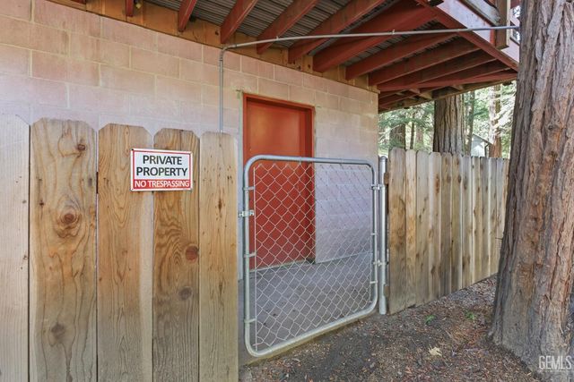 10729 Pine Drive, Wofford Heights, CA 93285