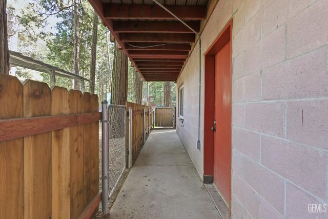 10729 Pine Drive, Wofford Heights, CA 93285