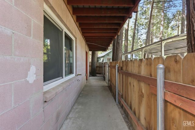 10729 Pine Drive, Wofford Heights, CA 93285