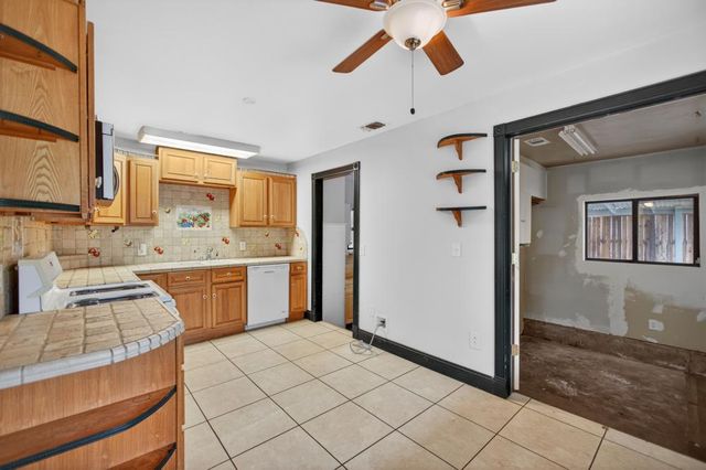 2600 Connie Dr, Sacramento, CA 95815